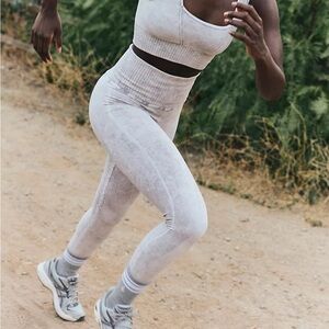 🍒NWOT Free People Movement Good Karma Leggings. Ice Gray. Size: XS/S